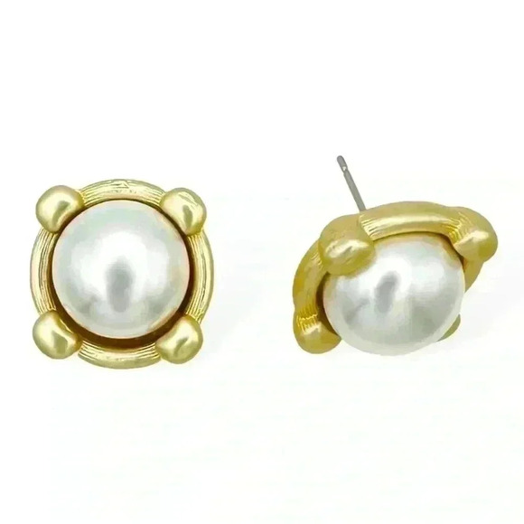 Classic Gold and Pearl Studs - Picture 1 of 1